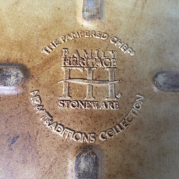 Pampered Chef 10x10 Stoneware Square Baker French Vanilla Glaze Seasoned - Picture 4 of 5